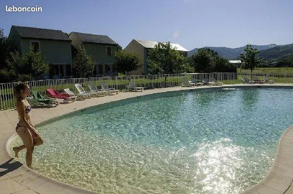 La Maison Du Perroquet: Duplex Village Retreat with Dual Pools Saint-Geniez-d'Olt 0*,  France