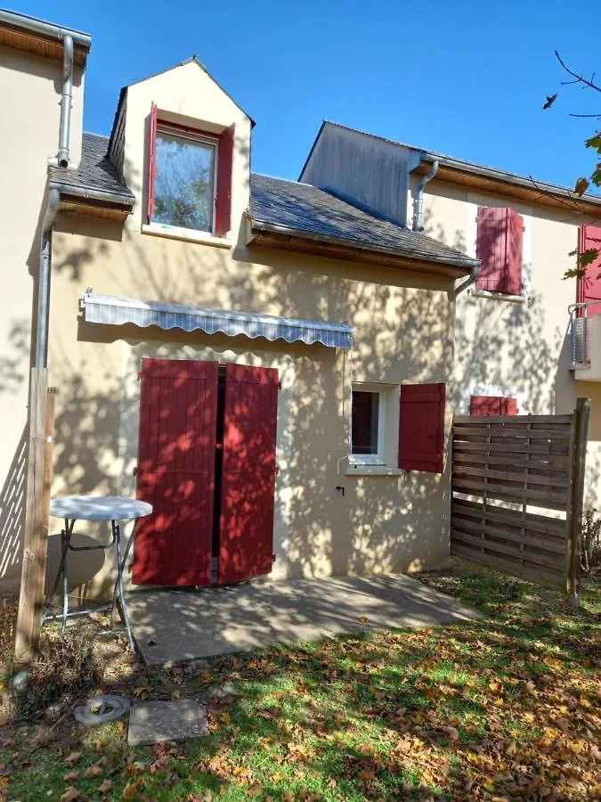 La Maison Du Perroquet: Duplex Village Retreat with Dual Pools Saint-Geniez-d'Olt Holiday home