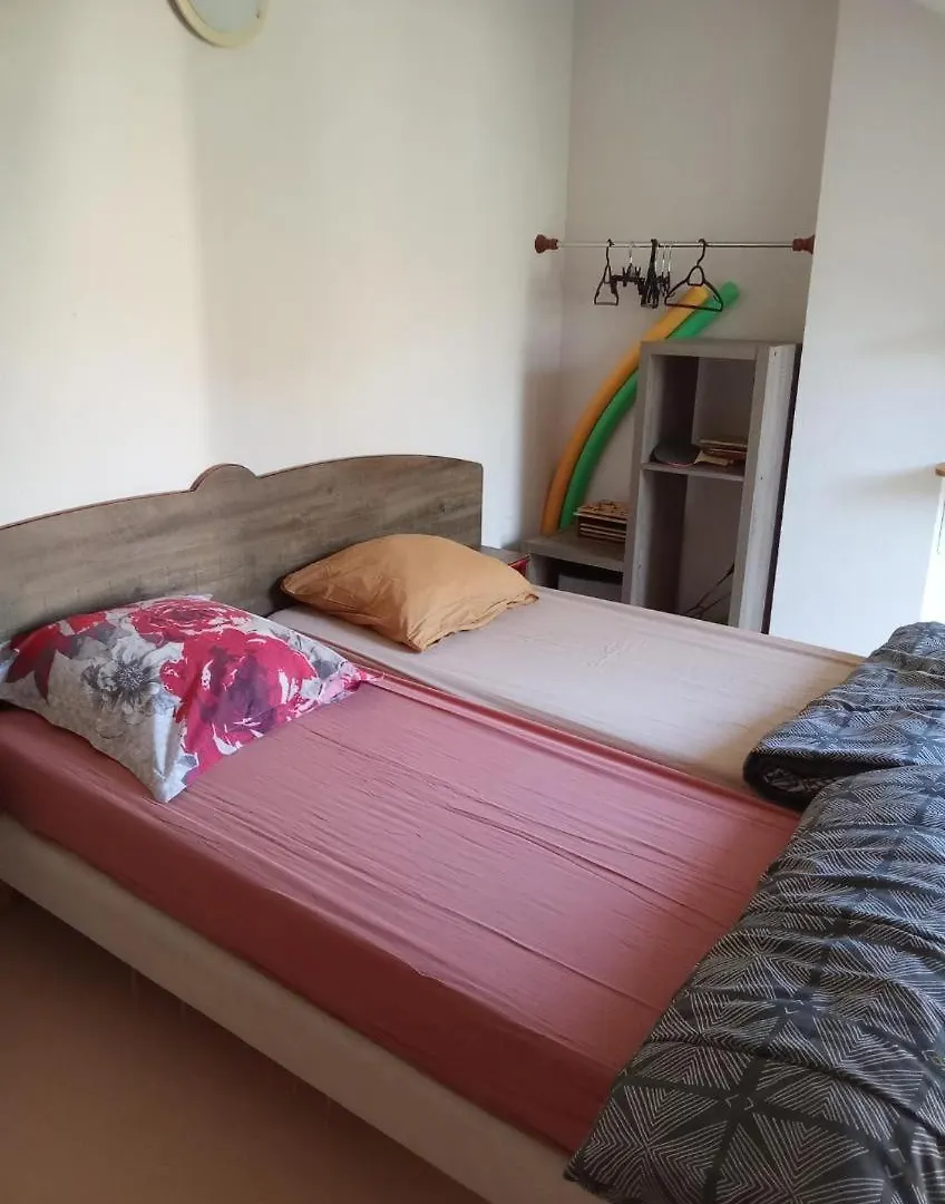 La Maison Du Perroquet: Duplex Village Retreat with Dual Pools Saint-Geniez-d'Olt