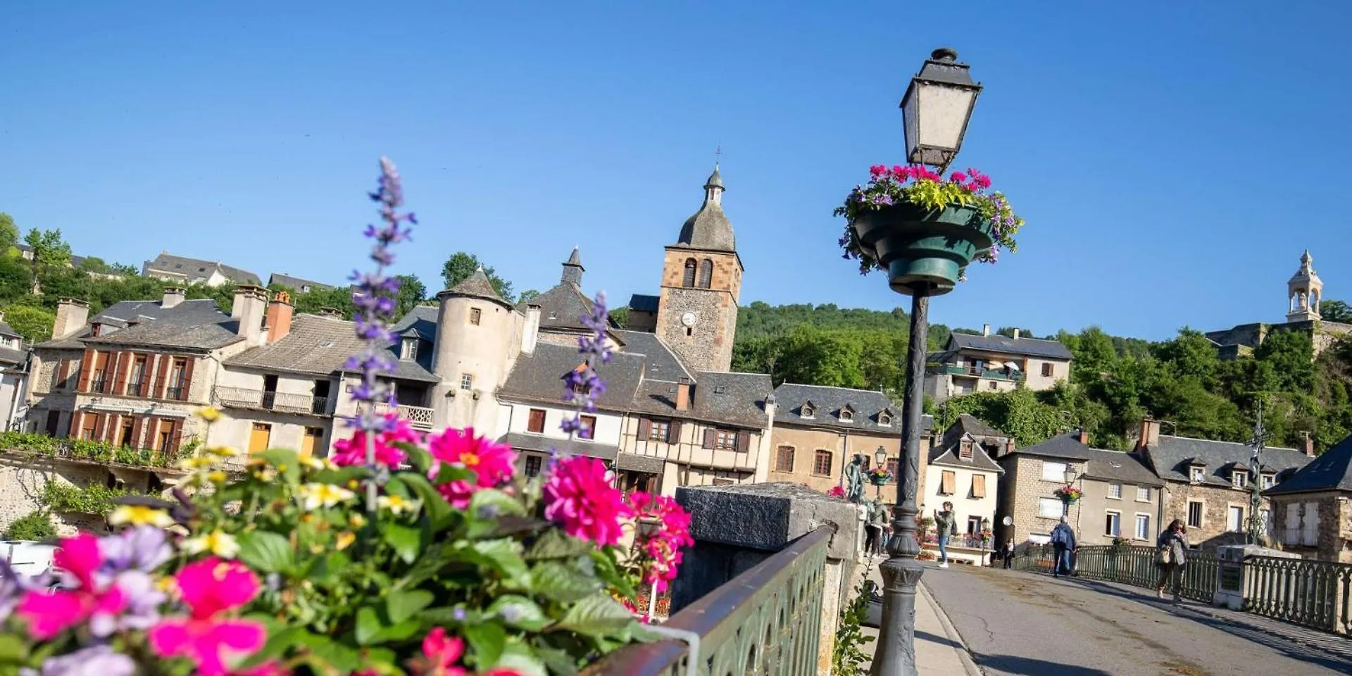 Holiday home La Maison Du Perroquet: Duplex Village Retreat with Dual Pools Saint-Geniez-d'Olt